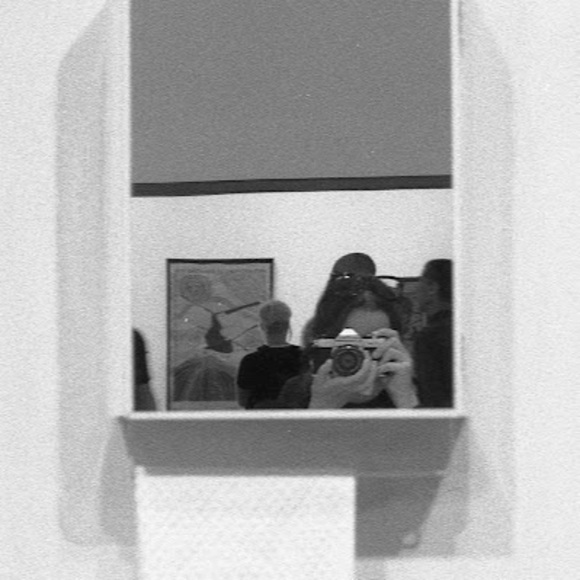 Meet your Posher, Sarah - Picture 1 of 1